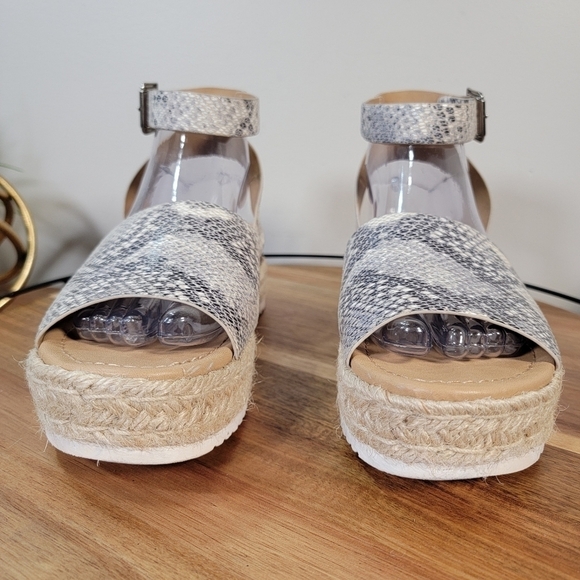 Soda Snake Print Espadrilles Sandals Wedges Size 7 - Picture 6 of 14
